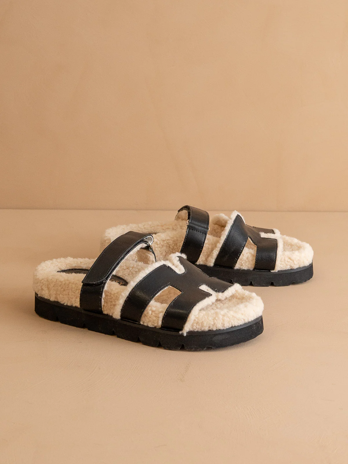 The Alpine | Black Faux Shearling Sandals *FINAL SALE* - Image 2