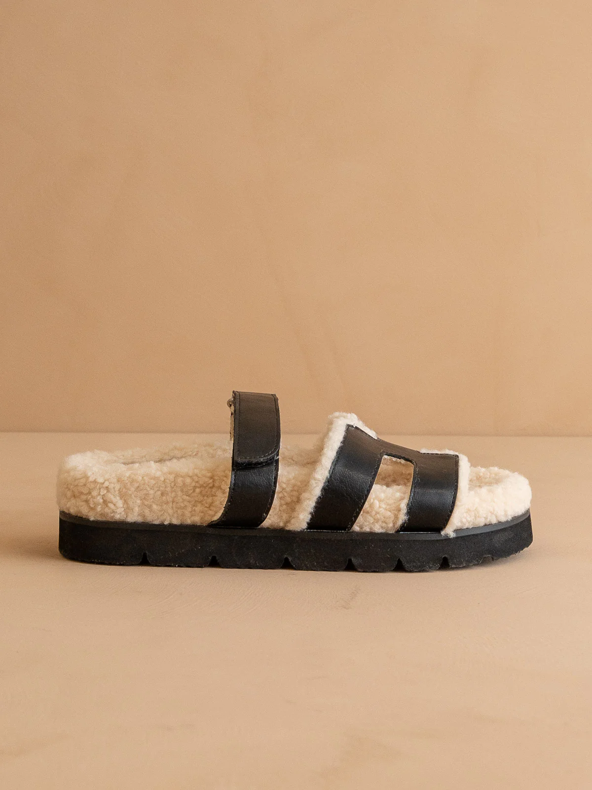 The Alpine | Black Faux Shearling Sandals *FINAL SALE* - Image 3